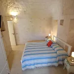 Trulli Petra Chiara 住宿加早餐酒店 洛科罗通多