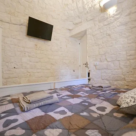 Trulli Petra Chiara 住宿加早餐酒店 洛科罗通多