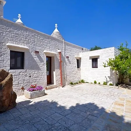 Trulli Petra Chiara Bed & Breakfast 3*