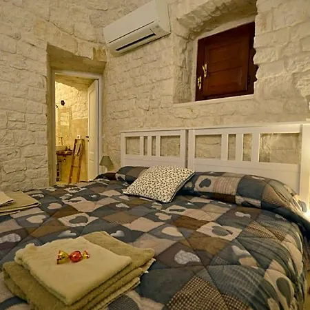 Bed & Breakfast Trulli Petra Chiara 3*