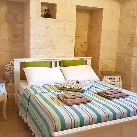 Trulli Petra Chiara Locorotondo